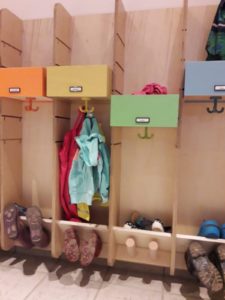 Kindergarten Garderobe von Zachi Wiedner Möbel&Raumdesign