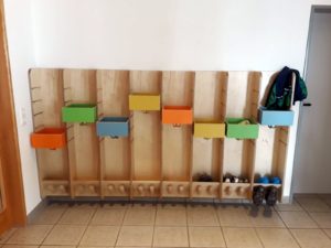 Kindergarten Garderobe von Zachi Wiedner Möbel&Raumdesign